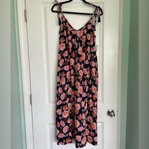 Old Navy Floral Maxi Shift dress with pockets in size XS